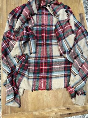 ModCloth Plaid Acrylic Wrap in Red & Green